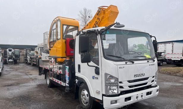 Isuzu Elf - Грузовик с подъемником: фото 3 Isuzu Elf - Грузовик с подъемником: фото 3