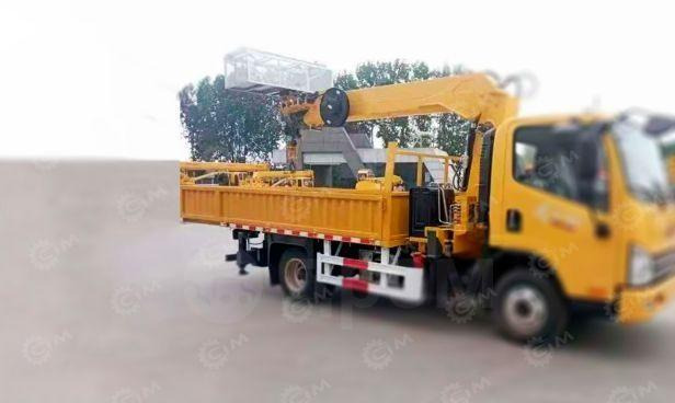 Isuzu Elf - Автоманипулятор: фото 2 Isuzu Elf - Автоманипулятор: фото 2