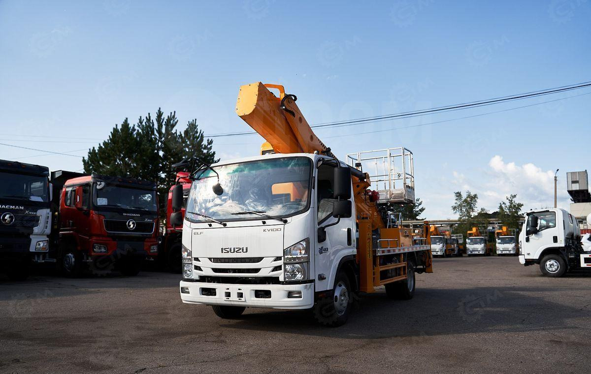 Isuzu Elf - Грузовик с подъемником: фото 3 Isuzu Elf - Грузовик с подъемником: фото 3