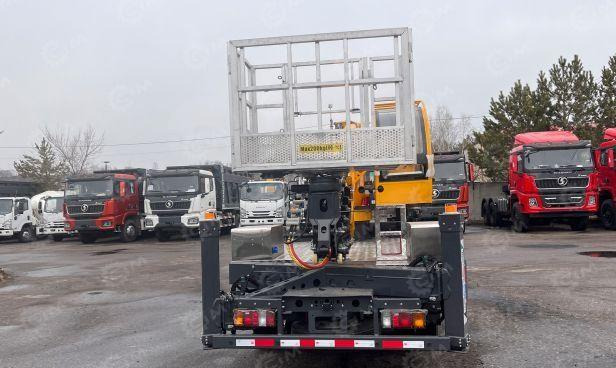 Isuzu Elf - Грузовик с подъемником: фото 5 Isuzu Elf - Грузовик с подъемником: фото 5