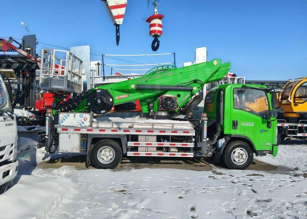 Isuzu KV100P - Грузовик с подъемником: фото 3 Isuzu KV100P - Грузовик с подъемником: фото 3