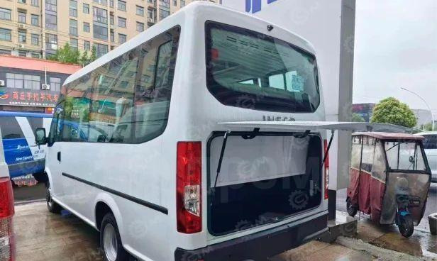 Iveco Daily - Микроавтобус, Пассажирский фургон: фото 2 Iveco Daily - Микроавтобус, Пассажирский фургон: фото 2