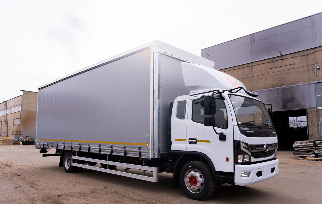Dongfeng C120L - Тентованный грузовик: фото 1 Dongfeng C120L - Тентованный грузовик: фото 1
