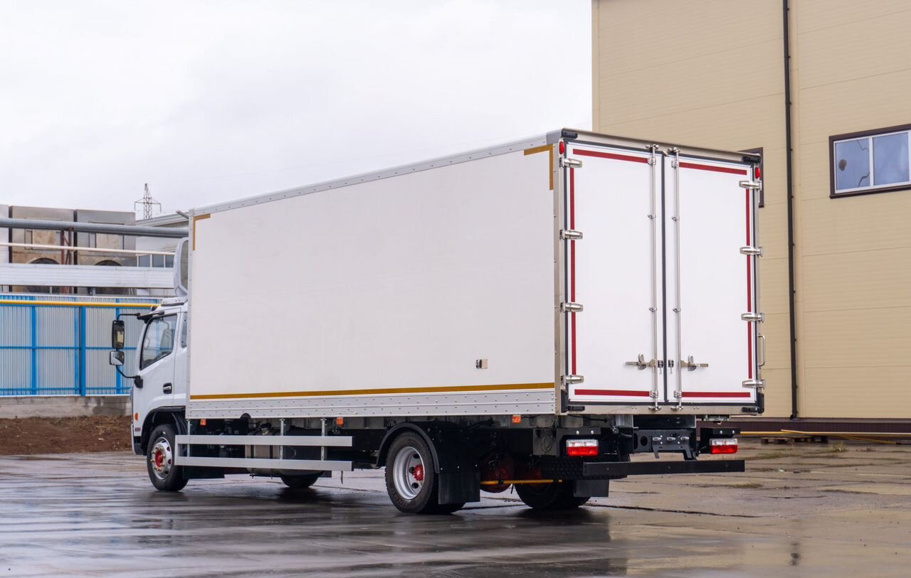 Новый Грузовик с закрытым кузовом Dongfeng C120M: фото 9