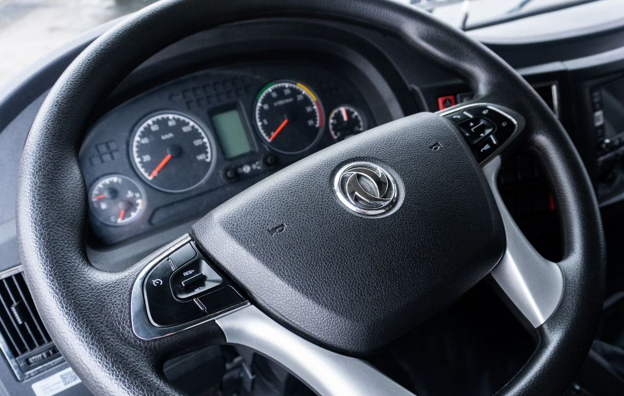 Dongfeng C180N - Грузовик бортовой/ Платформа, Автоманипулятор: фото 4 Dongfeng C180N - Грузовик бортовой/ Платформа, Автоманипулятор: фото 4