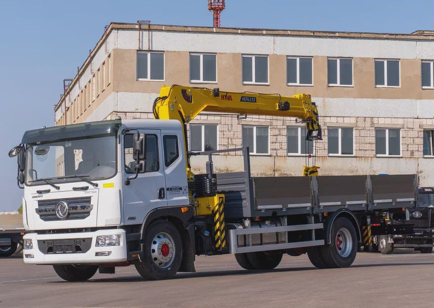 Dongfeng C180N - Бортовой грузовик/ Платформа, Автоманипулятор: фото 2 Dongfeng C180N - Бортовой грузовик/ Платформа, Автоманипулятор: фото 2