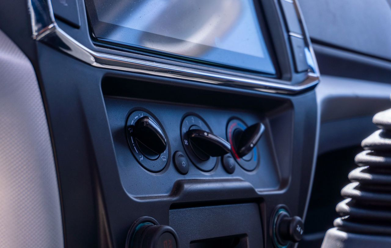 Dongfeng C80L - Грузовик бортовой/ Платформа, Автоманипулятор: фото 3 Dongfeng C80L - Грузовик бортовой/ Платформа, Автоманипулятор: фото 3