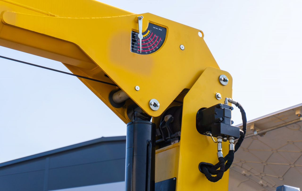 Новый Бортовой грузовик/ Платформа, Автоманипулятор Dongfeng C80L: фото 11