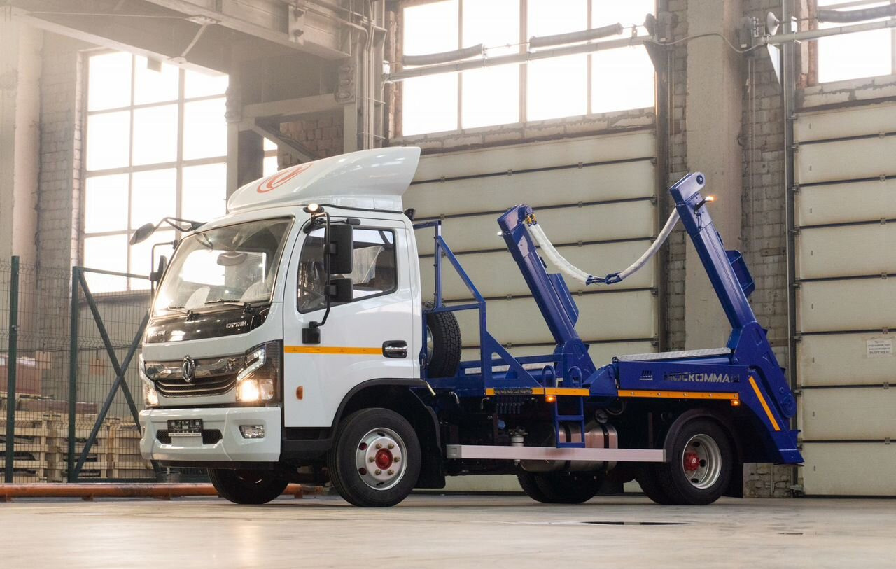 Dongfeng DFA 1065-C - Портальный бункеровоз: фото 2 Dongfeng DFA 1065-C - Портальный бункеровоз: фото 2