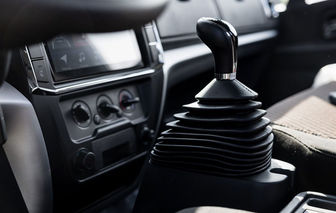 Dongfeng Z80L - Грузовик бортовой/ Платформа, Автоманипулятор: фото 5 Dongfeng Z80L - Грузовик бортовой/ Платформа, Автоманипулятор: фото 5