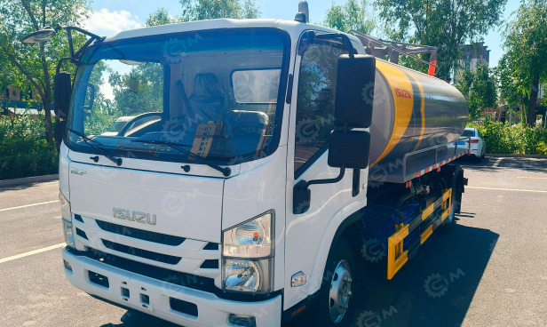 Ассенизатор (вакуумная машина) на шасси ISUZU 4x2 700P дв 139kw бочка 6м3 насос XD-240 шланг ди - Ассенизатор, илосос: фото 1 Ассенизатор (вакуумная машина) на шасси ISUZU 4x2 700P дв 139kw бочка 6м3 насос XD-240 шланг ди - Ассенизатор, илосос: фото 1