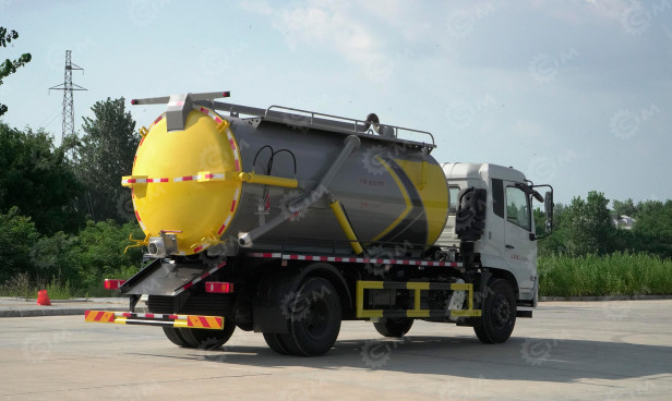 Ассенизатор (вакуумная машина) на шасси ISUZU 4x2 дв 139kw бочка 8м3 насос XD-300 всасывающий ш - Ассенизатор: фото 1 Ассенизатор (вакуумная машина) на шасси ISUZU 4x2 дв 139kw бочка 8м3 насос XD-300 всасывающий ш - Ассенизатор: фото 1