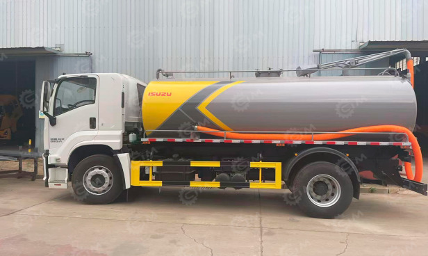 Ассенизатор (вакуумная машина) на шасси ISUZU 4x4 дв 151kw бочка 10м3 насос XD-240 - Ассенизатор: фото 1 Ассенизатор (вакуумная машина) на шасси ISUZU 4x4 дв 151kw бочка 10м3 насос XD-240 - Ассенизатор: фото 1