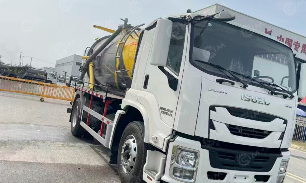 Ассенизатор (вакуумная машина) на шасси ISUZU 4x4 дв 151kw бочка 8м3 насос SK-12 720м3ч - Ассенизатор: фото 1 Ассенизатор (вакуумная машина) на шасси ISUZU 4x4 дв 151kw бочка 8м3 насос SK-12 720м3ч - Ассенизатор: фото 1