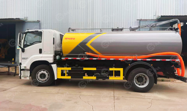 Ассенизатор (вакуумная машина) на шасси ISUZU 4x4 дв 177kw бочка 12м3 насос XD-420 - Ассенизатор: фото 1 Ассенизатор (вакуумная машина) на шасси ISUZU 4x4 дв 177kw бочка 12м3 насос XD-420 - Ассенизатор: фото 1