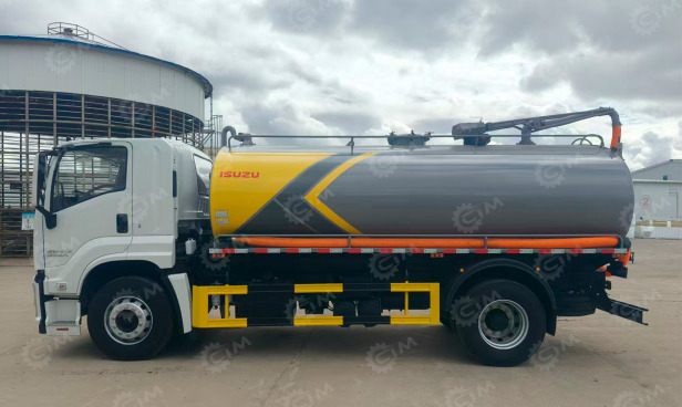 Ассенизатор (вакуумная машина) на шасси ISUZU 6x4 дв 221kw бочка 15м3 - Ассенизатор: фото 1 Ассенизатор (вакуумная машина) на шасси ISUZU 6x4 дв 221kw бочка 15м3 - Ассенизатор: фото 1