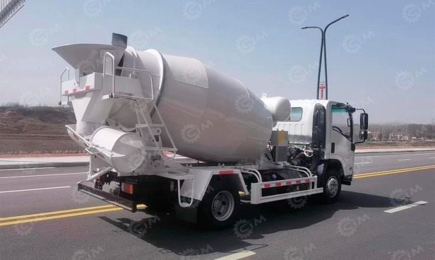 Автобетоносмеситель на шасси ISUZU 4х2 дв 139kw бочка 2 m³ - Автобетоносмеситель: фото 1 Автобетоносмеситель на шасси ISUZU 4х2 дв 139kw бочка 2 m³ - Автобетоносмеситель: фото 1