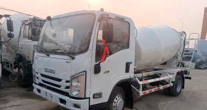 Автобетоносмеситель на шасси ISUZU 4х2 дв 139kw бочка 4 m³ - Автобетоносмеситель: фото 1 Автобетоносмеситель на шасси ISUZU 4х2 дв 139kw бочка 4 m³ - Автобетоносмеситель: фото 1