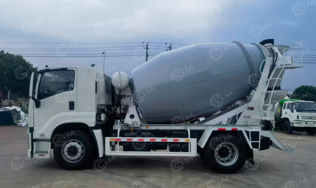 Автобетоносмеситель на шасси ISUZU 4х4 дв 151kw бочка 7 m³ - Автобетоносмеситель: фото 1 Автобетоносмеситель на шасси ISUZU 4х4 дв 151kw бочка 7 m³ - Автобетоносмеситель: фото 1