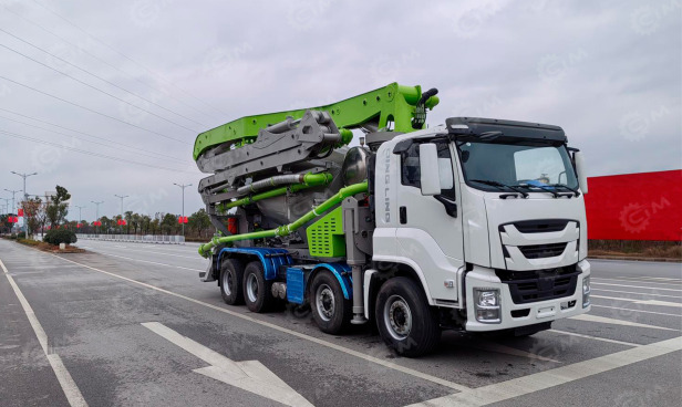 Автобетоносмеситель на шасси ISUZU 8x4 дв 309 Kw, бочка 7м3 с распределительной стрелой 28м и н - Автобетононасос-смеситель: фото 1 Автобетоносмеситель на шасси ISUZU 8x4 дв 309 Kw, бочка 7м3 с распределительной стрелой 28м и н - Автобетононасос-смеситель: фото 1