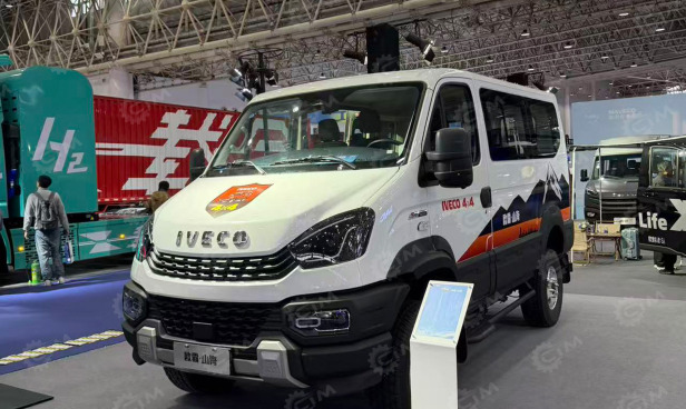 Автобус IVECO 4х4 6 мест дв 132kw 2,9л - Автобус: фото 1 Автобус IVECO 4х4 6 мест дв 132kw 2,9л - Автобус: фото 1