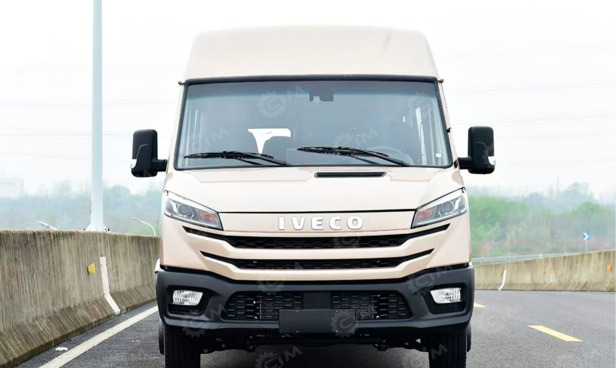 Автобус IVECO 4х2 17 мест 125дв kw 2,9л - Микроавтобус, Пассажирский фургон: фото 1 Автобус IVECO 4х2 17 мест 125дв kw 2,9л - Микроавтобус, Пассажирский фургон: фото 1