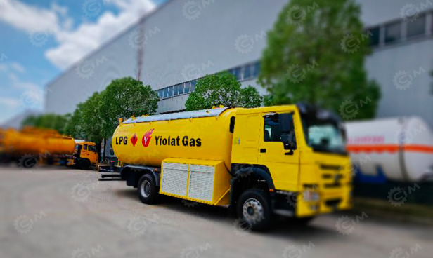 Автоцистерна на шасси ISUZU 4х2 дв 151kw цистерна 10м3 для перевозки сжиженного газа (газовоз 1 - Грузовик-цистерна: фото 1 Автоцистерна на шасси ISUZU 4х2 дв 151kw цистерна 10м3 для перевозки сжиженного газа (газовоз 1 - Грузовик-цистерна: фото 1