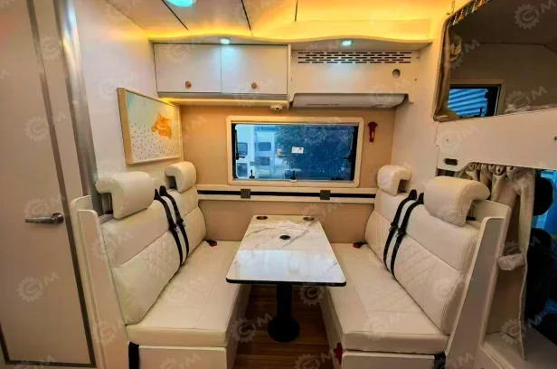 Автодом на шасси ISUZU 4х2 дв 139 kw МКПП - Полуинтегрированный автодом: фото 3 Автодом на шасси ISUZU 4х2 дв 139 kw МКПП - Полуинтегрированный автодом: фото 3