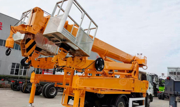 Автокран-автовышка на шасси ISUZU 6x4 дв 221kw крановая установка гп 16т 5 секций стрела 34м(2 - Грузовик с подъемником: фото 1 Автокран-автовышка на шасси ISUZU 6x4 дв 221kw крановая установка гп 16т 5 секций стрела 34м(2 - Грузовик с подъемником: фото 1