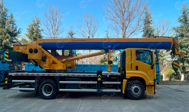 Автокран на шасси ISUZU 4x2 дв.139kw крановая установка JUNTON JPC100E5Q гп 10т., 5 секций, стр - Мобильный кран: фото 1 Автокран на шасси ISUZU 4x2 дв.139kw крановая установка JUNTON JPC100E5Q гп 10т., 5 секций, стр - Мобильный кран: фото 1