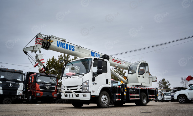 Автокран на шасси ISUZU 4x2 дв 94kw крановая установка VIGRUS VGS8 гп 8т 5 секций стрела 26м - Мобильный кран: фото 1 Автокран на шасси ISUZU 4x2 дв 94kw крановая установка VIGRUS VGS8 гп 8т 5 секций стрела 26м - Мобильный кран: фото 1