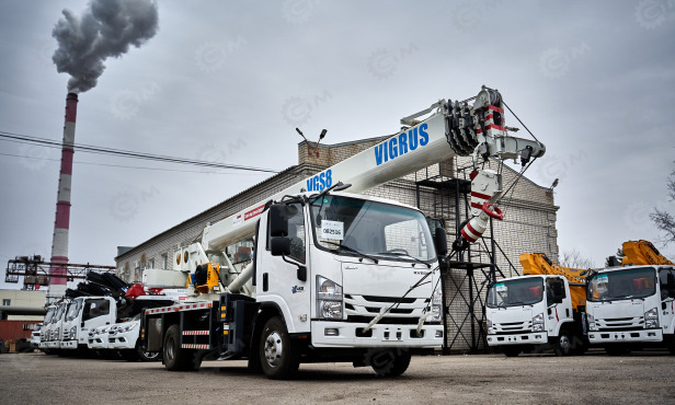 Автокран на шасси ISUZU 4x2 дв 94kw крановая установка VIGRUS VGS8 гп 8т, 5 секций, стрела 26м - Мобильный кран: фото 1 Автокран на шасси ISUZU 4x2 дв 94kw крановая установка VIGRUS VGS8 гп 8т, 5 секций, стрела 26м - Мобильный кран: фото 1
