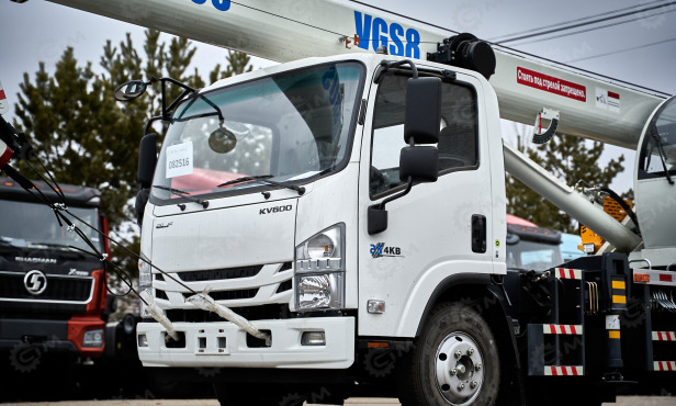 Автокран на шасси ISUZU 4x4 дв 110kw крановая установка VIGRUS VGS8 гп 8т 5 секций стрела 26м - Мобильный кран: фото 1 Автокран на шасси ISUZU 4x4 дв 110kw крановая установка VIGRUS VGS8 гп 8т 5 секций стрела 26м - Мобильный кран: фото 1