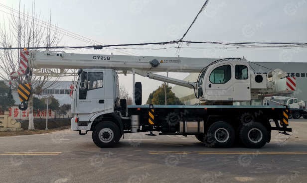 Автокран на шасси ISUZU 6x4 дв 221kw крановая установка XJCM гп 25т, стрела 31,2м + гусёк 7,3м - Мобильный кран: фото 1 Автокран на шасси ISUZU 6x4 дв 221kw крановая установка XJCM гп 25т, стрела 31,2м + гусёк 7,3м - Мобильный кран: фото 1