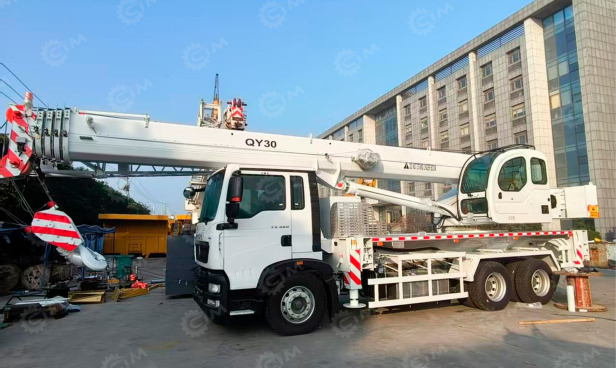 Автокран на шасси ISUZU 6x4 дв 279kw крановая установка XJCM гп 30т, стрела 40м + гусёк 7,3м - Мобильный кран: фото 1 Автокран на шасси ISUZU 6x4 дв 279kw крановая установка XJCM гп 30т, стрела 40м + гусёк 7,3м - Мобильный кран: фото 1