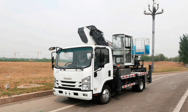 Автовышка WANBANG GKS32 на шасси ISUZU 4Х2 дв 151kw кабина Elf высота подъёма 32м гп люльки 200 - Грузовик с подъемником: фото 1 Автовышка WANBANG GKS32 на шасси ISUZU 4Х2 дв 151kw кабина Elf высота подъёма 32м гп люльки 200 - Грузовик с подъемником: фото 1