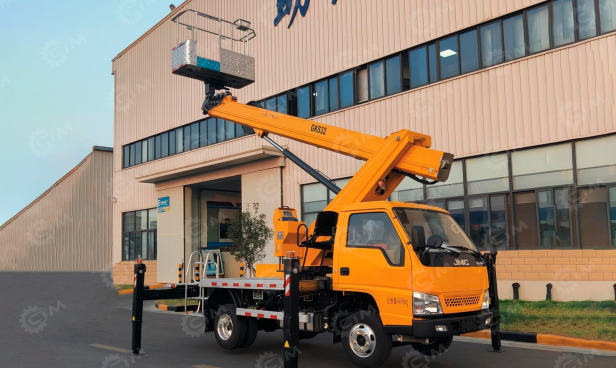 Автовышка XCMG GKS32 на шасси ISUZU 4Х2 дв 96kw высота подъёма 32м - Грузовик с подъемником: фото 1 Автовышка XCMG GKS32 на шасси ISUZU 4Х2 дв 96kw высота подъёма 32м - Грузовик с подъемником: фото 1