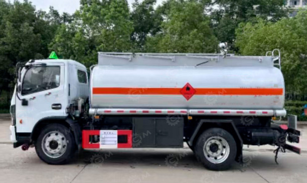 Бензовоз на шасси ISUZU 4х2 дв 177 кВт бочка 10м3 - Грузовик с цистерной: фото 1 Бензовоз на шасси ISUZU 4х2 дв 177 кВт бочка 10м3 - Грузовик с цистерной: фото 1