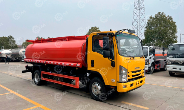 Бензовоз на шасси ISUZU 4х2дв 139kw бочка 10м3 3 отсека станция для заправки - Грузовик с цистерной: фото 1 Бензовоз на шасси ISUZU 4х2дв 139kw бочка 10м3 3 отсека станция для заправки - Грузовик с цистерной: фото 1