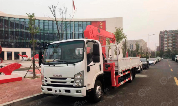 Бортовой грузовик ISUZU 4x2 дв 139kw гп 6 тонн c кму UNIC URV505 гп 5т, 5 секций, стрела 13,14 - Бортовой грузовик/ Платформа: фото 1 Бортовой грузовик ISUZU 4x2 дв 139kw гп 6 тонн c кму UNIC URV505 гп 5т, 5 секций, стрела 13,14 - Бортовой грузовик/ Платформа: фото 1