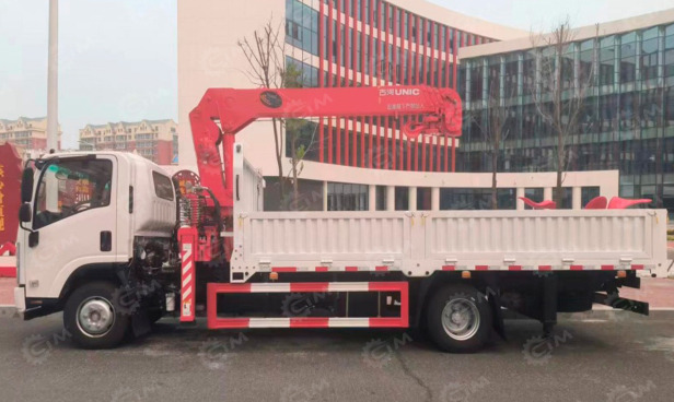 Бортовой грузовик ISUZU 4x2 дв 139kw гп 6 тонн c кму UNIC URV505 гп 5т, 5 секций, стрела 13,38 - Грузовик бортовой/ Платформа: фото 1 Бортовой грузовик ISUZU 4x2 дв 139kw гп 6 тонн c кму UNIC URV505 гп 5т, 5 секций, стрела 13,38 - Грузовик бортовой/ Платформа: фото 1