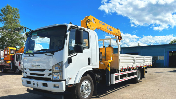 Бортовой грузовик ISUZU 4x2 дв 139kw гп 6 тонн c кму XCMG SQS125 гп 5т 4 секции стрела 11,2 куз - Грузовик бортовой/ Платформа: фото 1 Бортовой грузовик ISUZU 4x2 дв 139kw гп 6 тонн c кму XCMG SQS125 гп 5т 4 секции стрела 11,2 куз - Грузовик бортовой/ Платформа: фото 1
