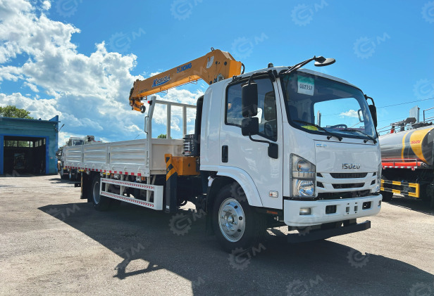 Бортовой грузовик ISUZU 4x2 дв 139kw гп 6 тонн c кму XCMG SQS125 гп 5т 4 секции стрела 11,2 куз - Грузовик бортовой/ Платформа: фото 1 Бортовой грузовик ISUZU 4x2 дв 139kw гп 6 тонн c кму XCMG SQS125 гп 5т 4 секции стрела 11,2 куз - Грузовик бортовой/ Платформа: фото 1