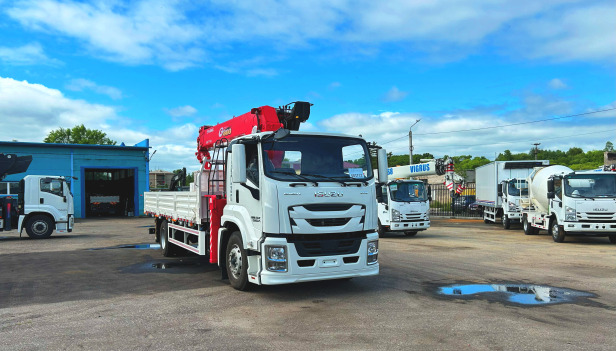 Бортовой грузовик ISUZU 4x2 дв 151kw гп 10 тонн c кму UNIC URV806 гп 8 тонн 6 секций 19м кузов - Грузовик бортовой/ Платформа: фото 1 Бортовой грузовик ISUZU 4x2 дв 151kw гп 10 тонн c кму UNIC URV806 гп 8 тонн 6 секций 19м кузов - Грузовик бортовой/ Платформа: фото 1