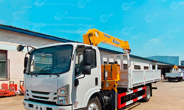 Бортовой грузовик ISUZU 4x2 дв 151kw гп 6т, кабина ELF c КМУ XCMG SQS157 гп 6,3т 4 секции 12.8м - Бортовой грузовик/ Платформа: фото 1 Бортовой грузовик ISUZU 4x2 дв 151kw гп 6т, кабина ELF c КМУ XCMG SQS157 гп 6,3т 4 секции 12.8м - Бортовой грузовик/ Платформа: фото 1