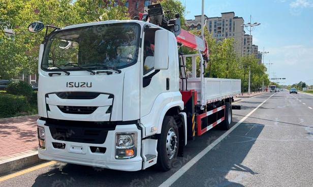 Бортовой грузовик ISUZU 4x2 дв 221kw гп 9 тонн c кму WANBANG SQS175-4 гп 7 тонн 4 секции стрела - Грузовик бортовой/ Платформа: фото 1 Бортовой грузовик ISUZU 4x2 дв 221kw гп 9 тонн c кму WANBANG SQS175-4 гп 7 тонн 4 секции стрела - Грузовик бортовой/ Платформа: фото 1