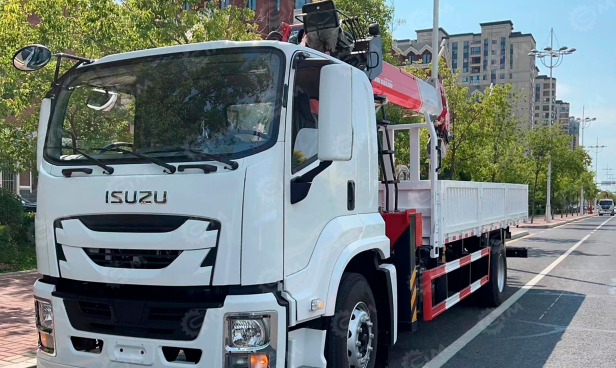 Бортовой грузовик ISUZU 4x2 дв 279kw гп 10 тонн c кму CHANG XING SQS200-6 гп 8 тонн 20м кузов 7 - Бортовой грузовик/ Платформа: фото 1