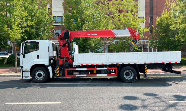 Бортовой грузовик ISUZU 4x2 дв 279kw гп 10 тонн c кму WANBANG SQS200-6 гп 8 тонн 6 секций стрел - Грузовик бортовой/ Платформа: фото 1 Бортовой грузовик ISUZU 4x2 дв 279kw гп 10 тонн c кму WANBANG SQS200-6 гп 8 тонн 6 секций стрел - Грузовик бортовой/ Платформа: фото 1