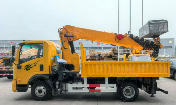 Бортовой грузовик/ Платформа Бортовой грузовик ISUZU 4x2 дв 96 kw гп 5т с кму гп 5т 6 секций высота подъема 20м с люлькой: фото 1