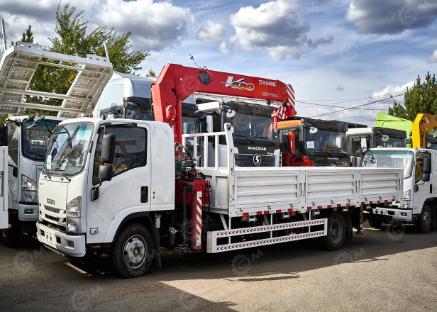 Бортовой грузовик ISUZU 4x2 г/п 6т дв 139кВт/189л.с. c КМУ UNIC URV635YK г/п 6,3т 5 секций 13,9 - Бортовой грузовик/ Платформа: фото 1 Бортовой грузовик ISUZU 4x2 г/п 6т дв 139кВт/189л.с. c КМУ UNIC URV635YK г/п 6,3т 5 секций 13,9 - Бортовой грузовик/ Платформа: фото 1